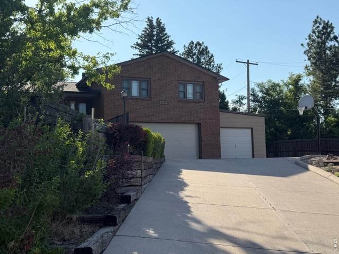 1325 Lincoln St - Photo 1