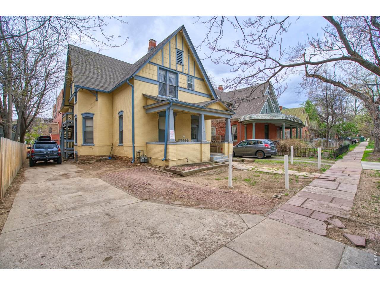 1034 Spruce St - Photo 1