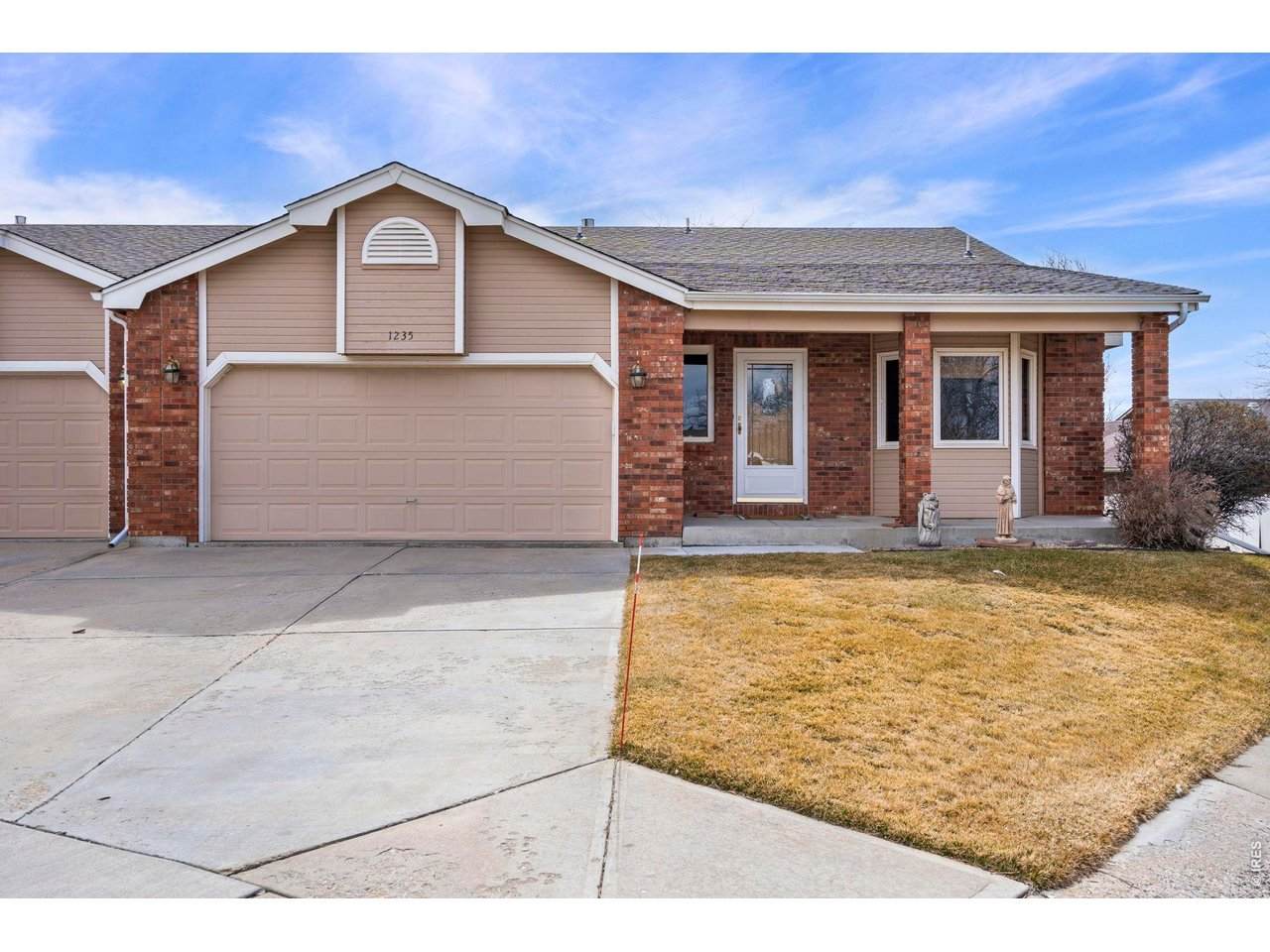 1235 Honeysuckle Ct - Photo 1