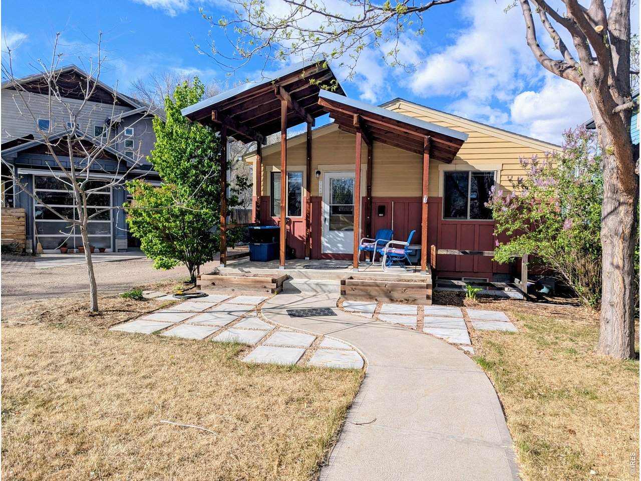 716 Maple St - Photo 1