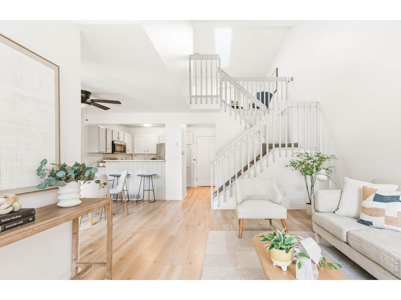 2106 Meadow Ct - Photo 1