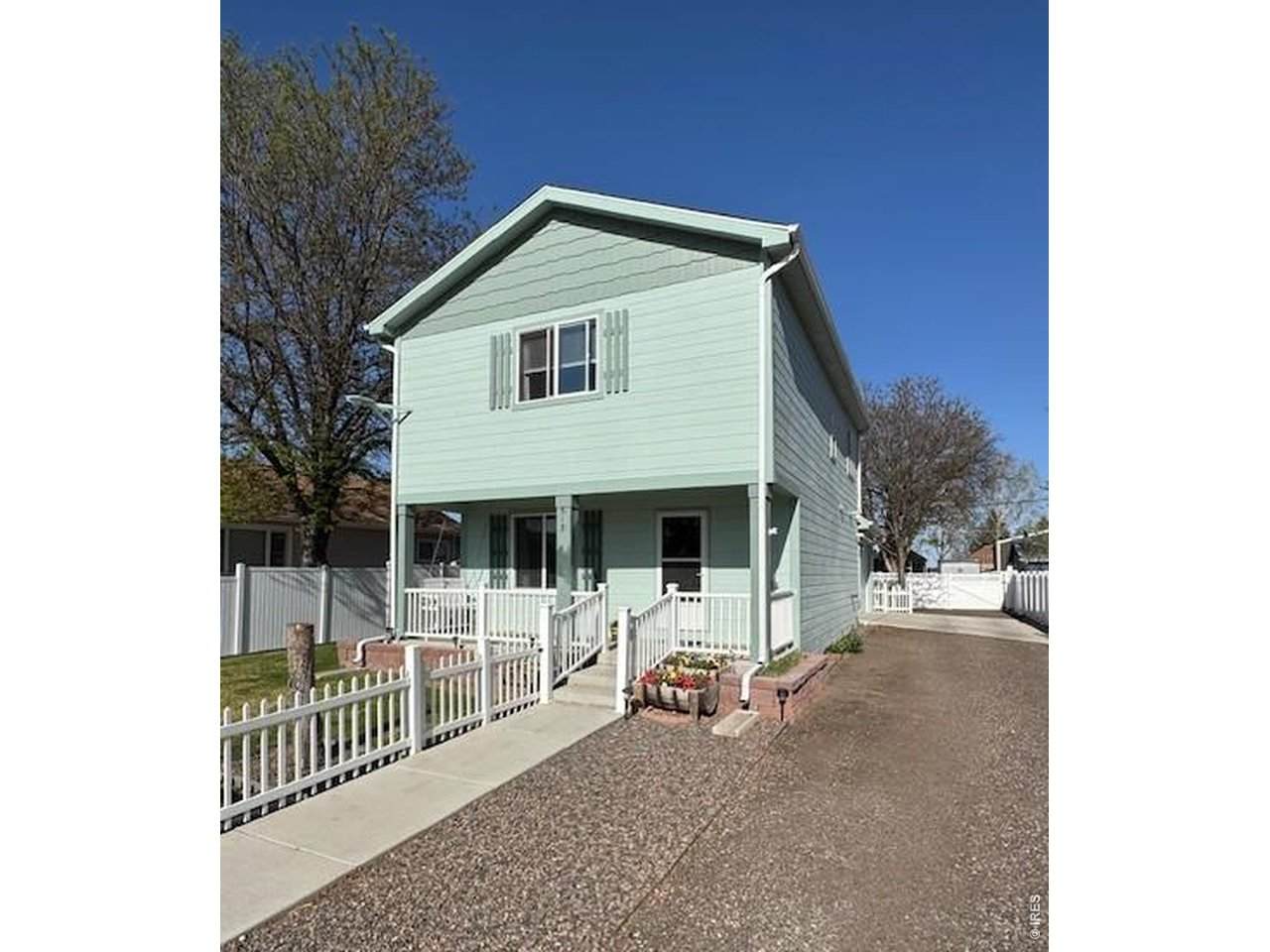 513 Maple Ave - Photo 1
