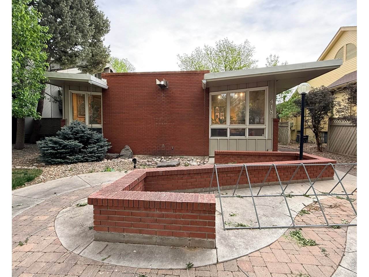 418 Howes St - Photo 1