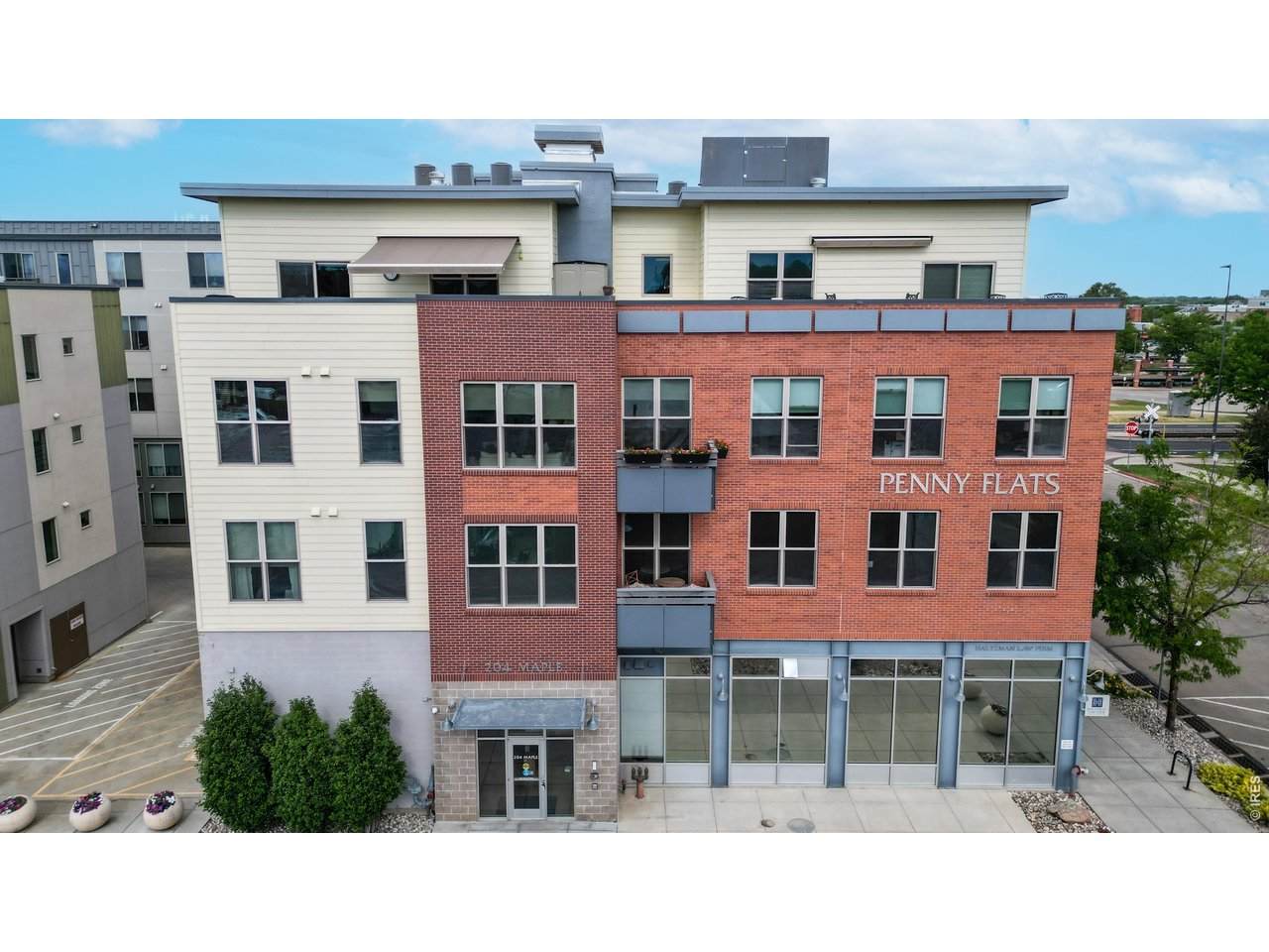 204 Maple St - Photo 1
