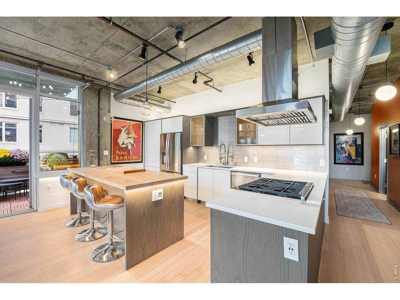1401 Wewatta St - Photo 1