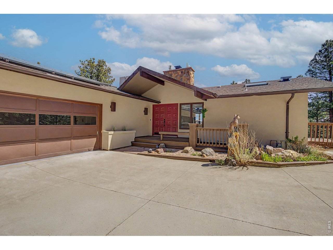 76 Pine Tree Ln - Photo 1