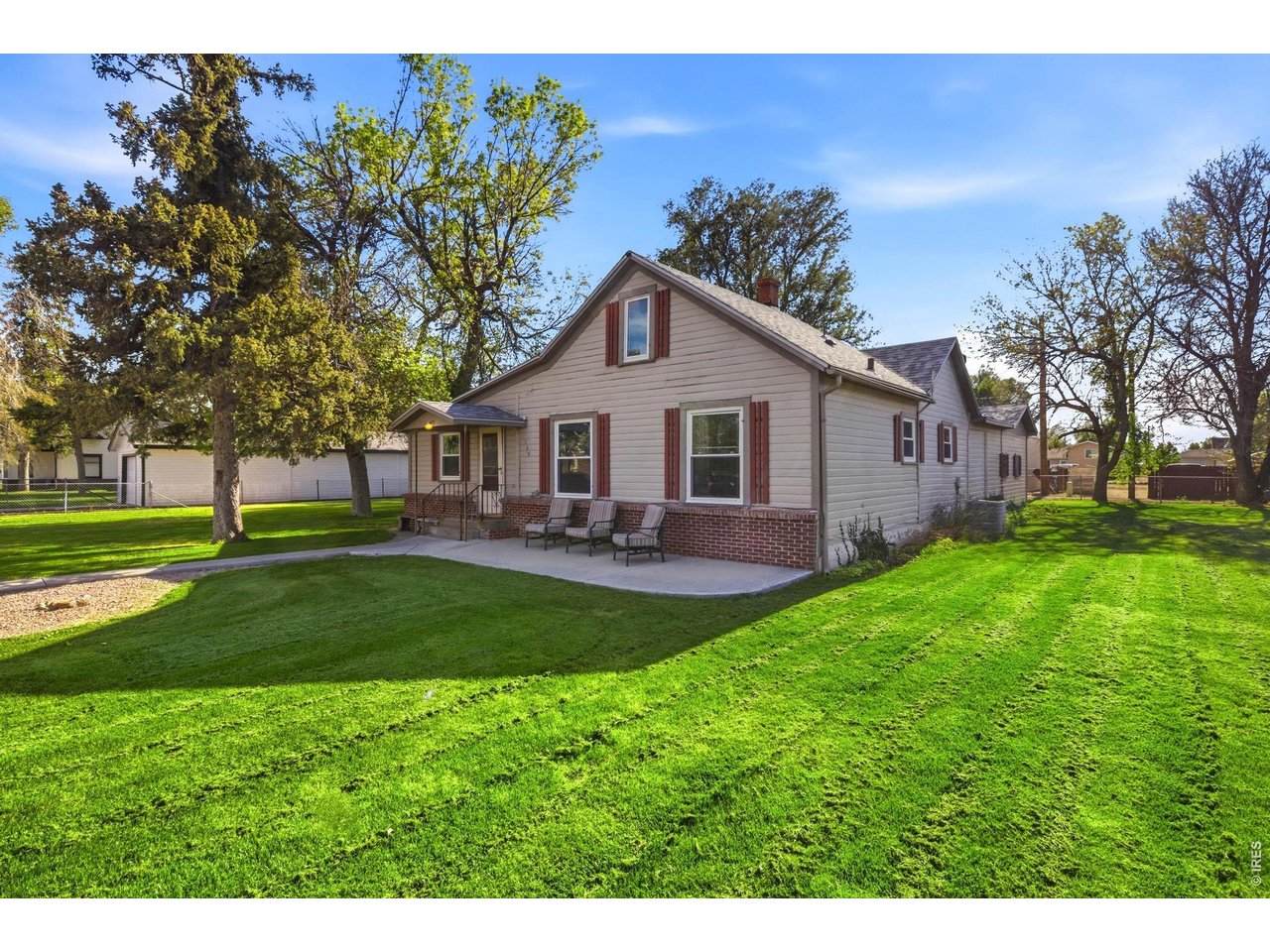 139 5th St - Photo 1