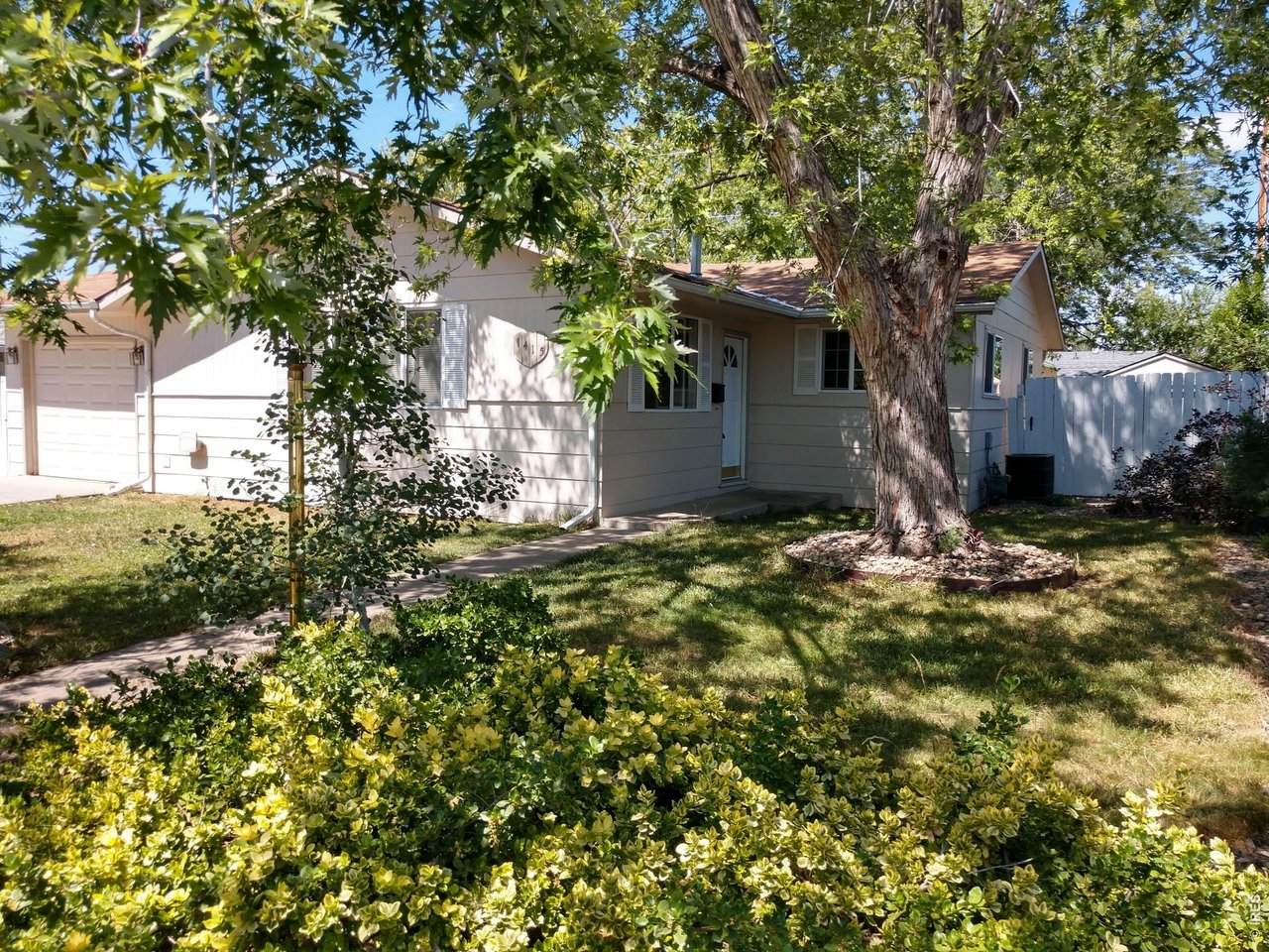 1415 Douglas Ave - Photo 1