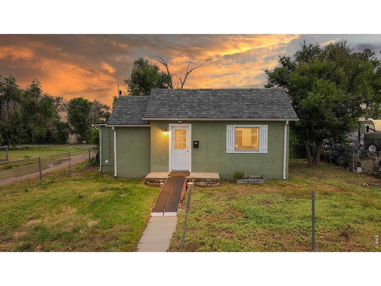 321 Jefferson St - Photo 1