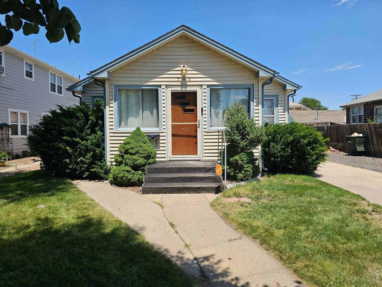 506 Oak St - Photo 1