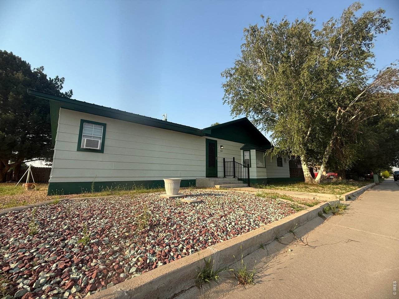 114 Linden Dr - Photo 1
