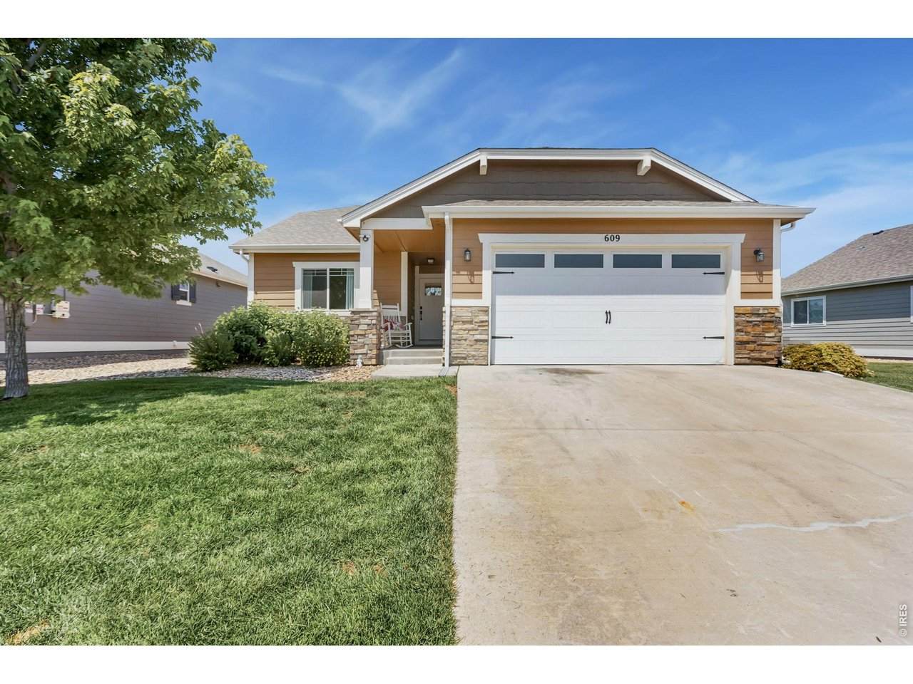 609 81st Ave - Photo 1