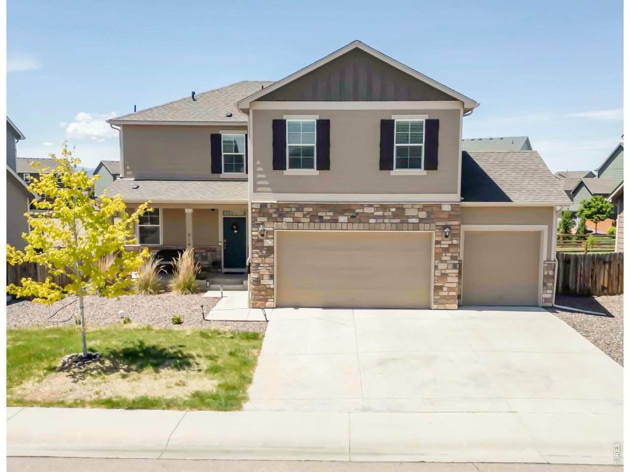 914 Charlton Dr - Photo 1