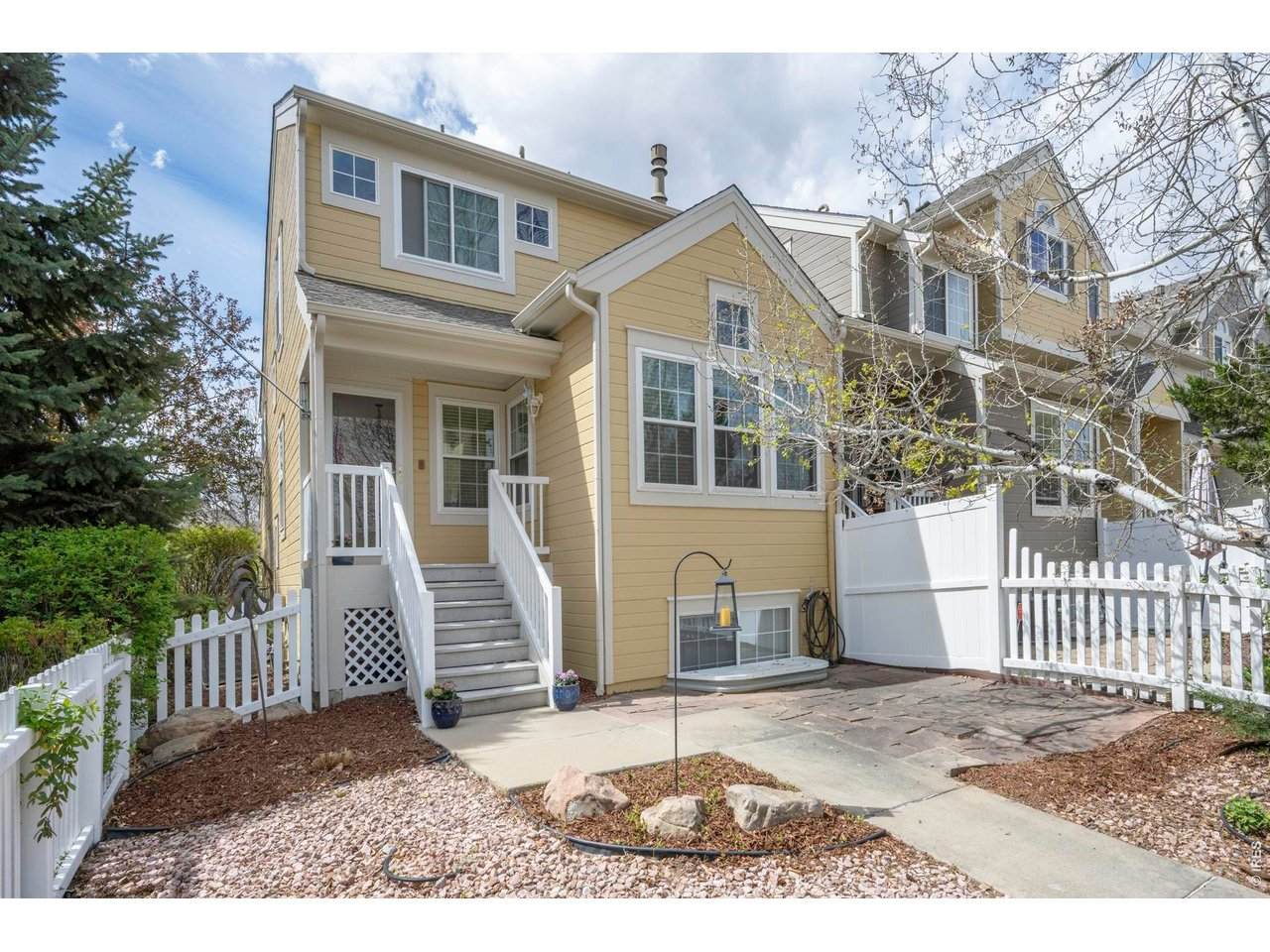 692 Beauprez Ave - Photo 1