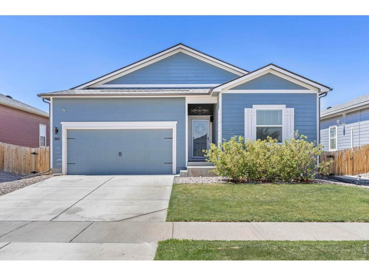 301 Thomas Ave - Photo 1