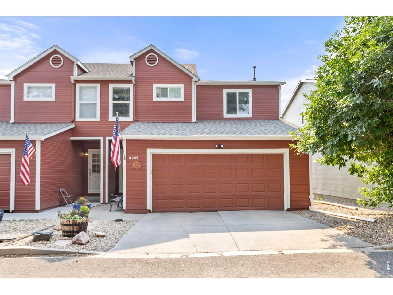 11209 Holly St - Photo 1