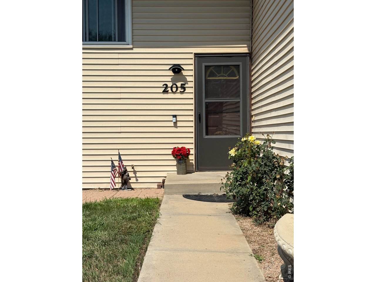 205 6th St - Photo 1