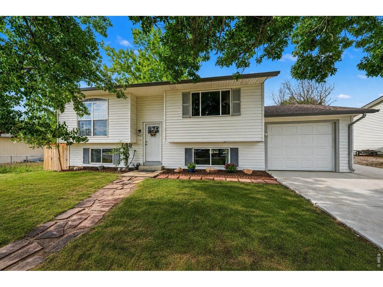 2421 Plum St - Photo 1