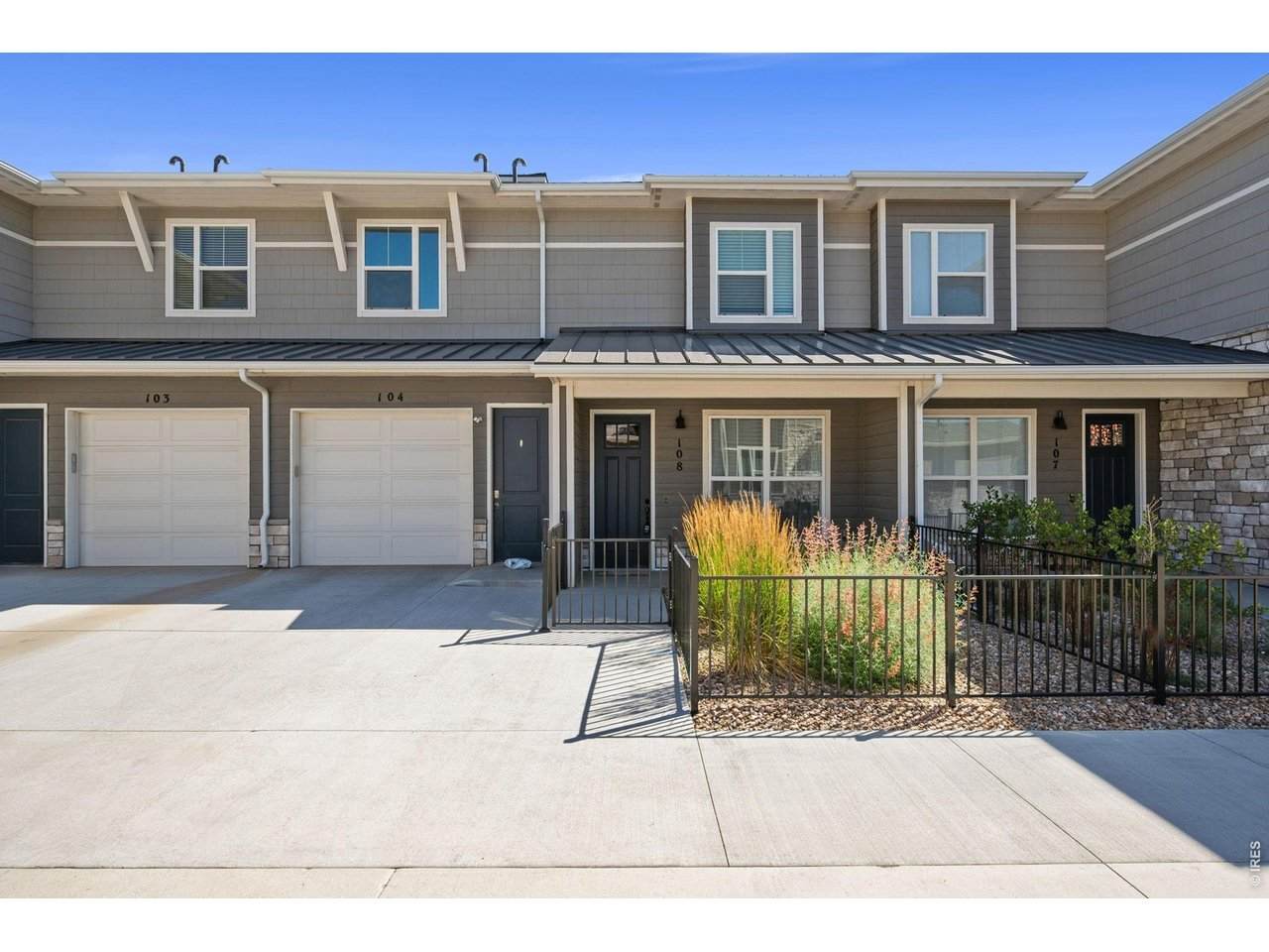 350 High Point Dr - Photo 1