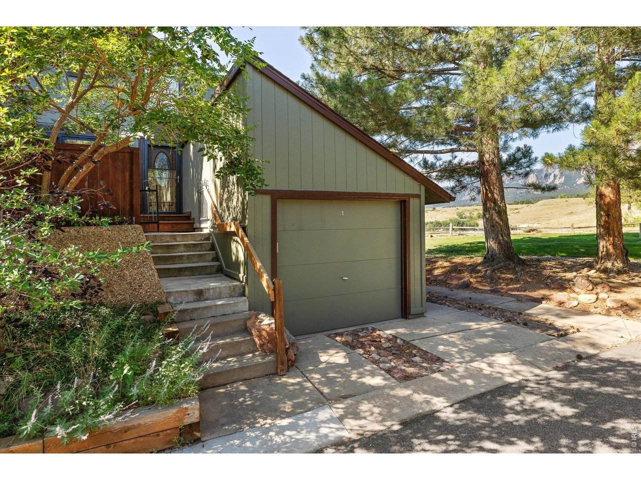 1656 Bradley Dr - Photo 1