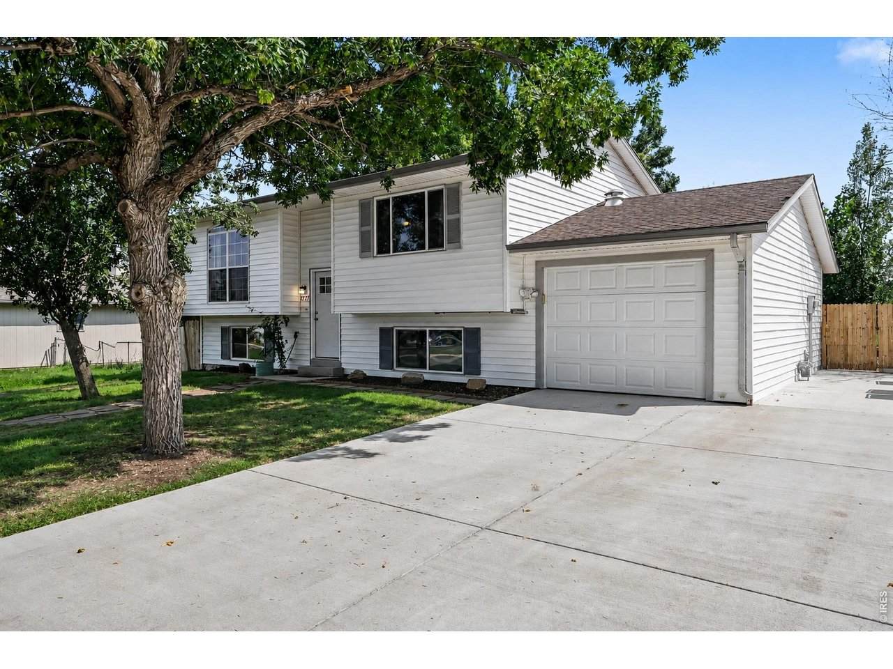 2421 Plum St - Photo 1
