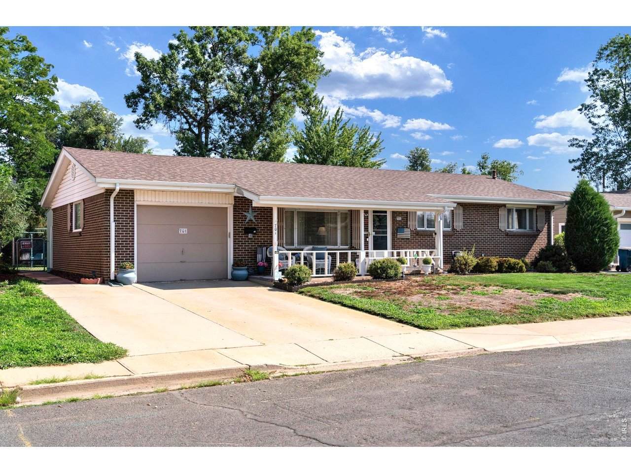 701 Lois Dr - Photo 1