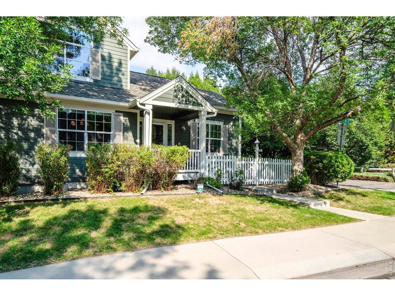 811 Snowberry St - Photo 1
