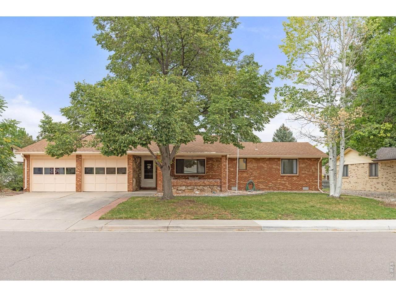 3750 Sheridan Ave - Photo 1
