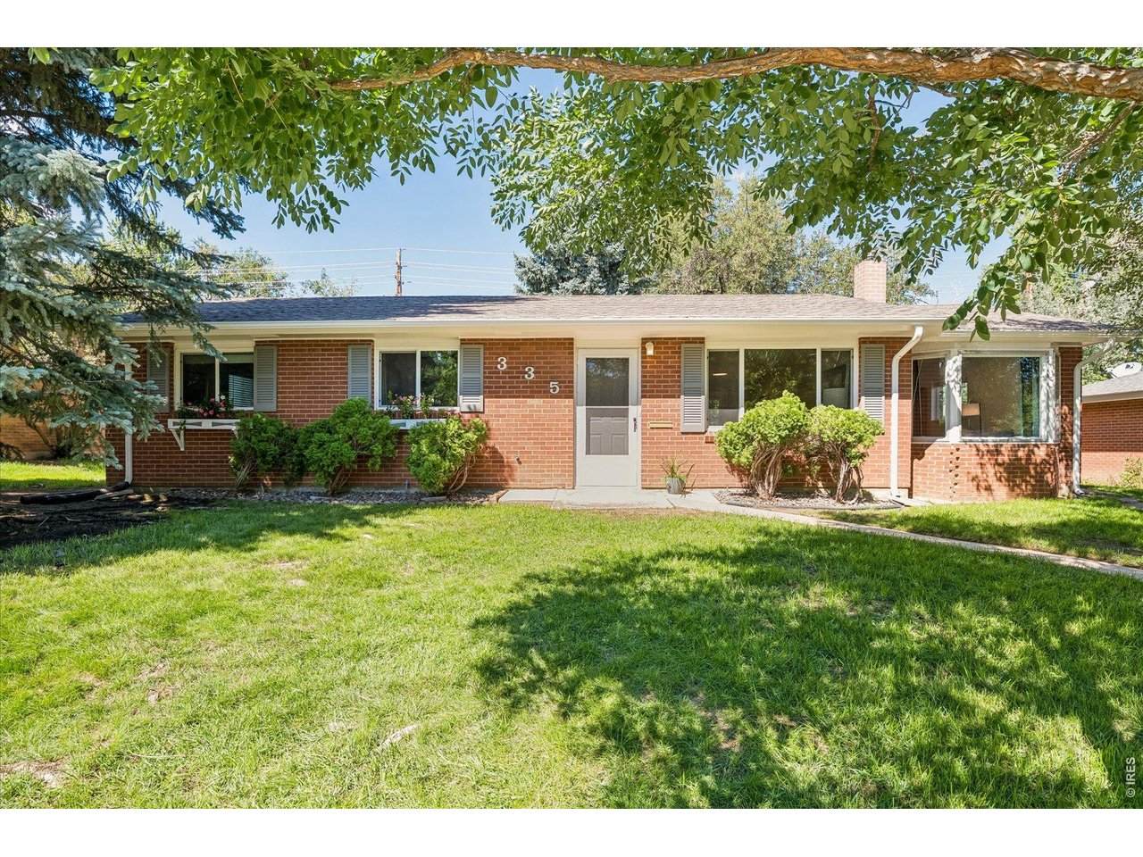 335 32nd St - Photo 1