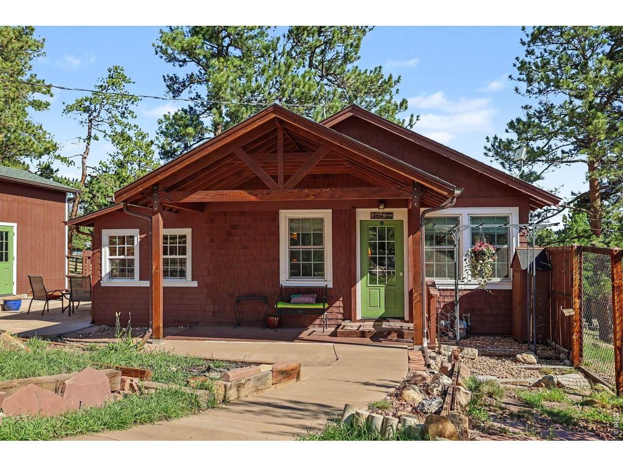 823 University Dr - Photo 1