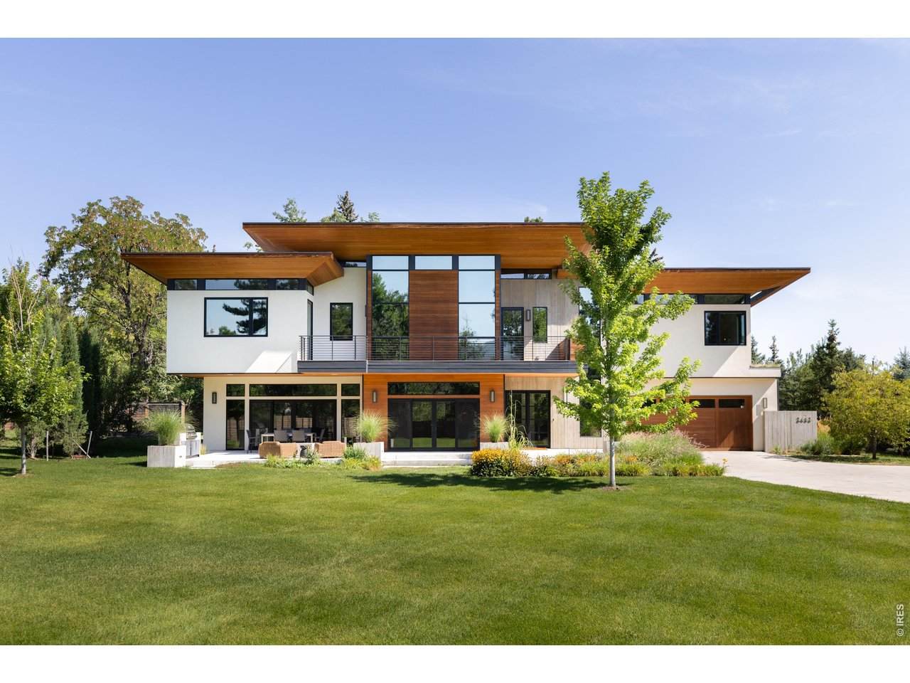 3633 Broadway St - Photo 1