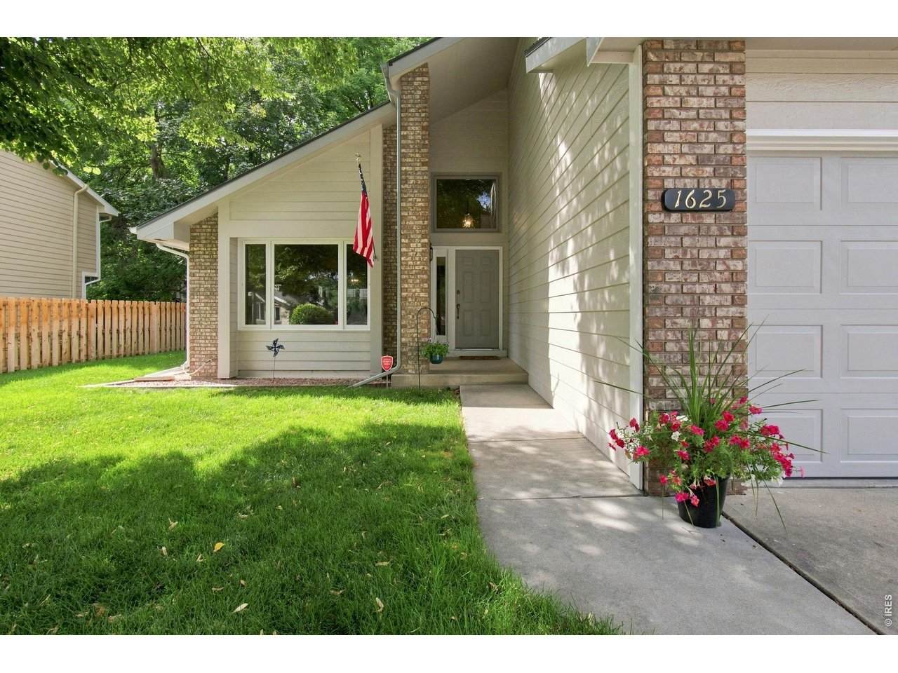 1625 Collindale Dr - Photo 1