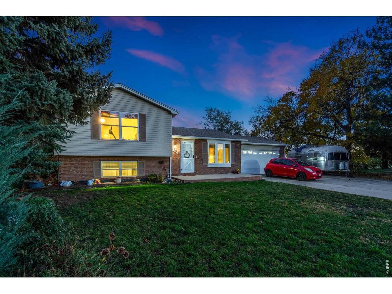 204 50th St - Photo 1