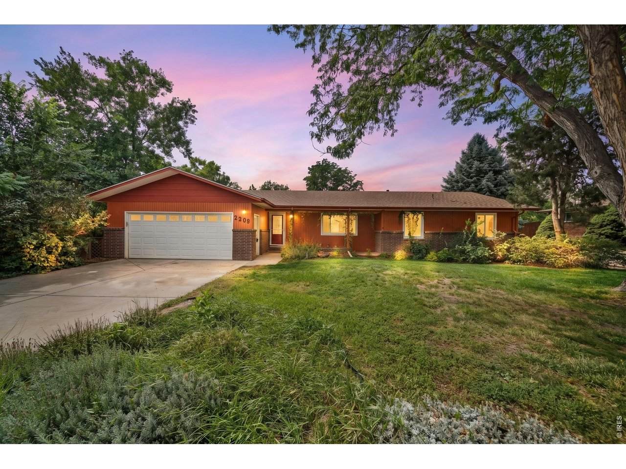 2209 Arron Dr - Photo 1