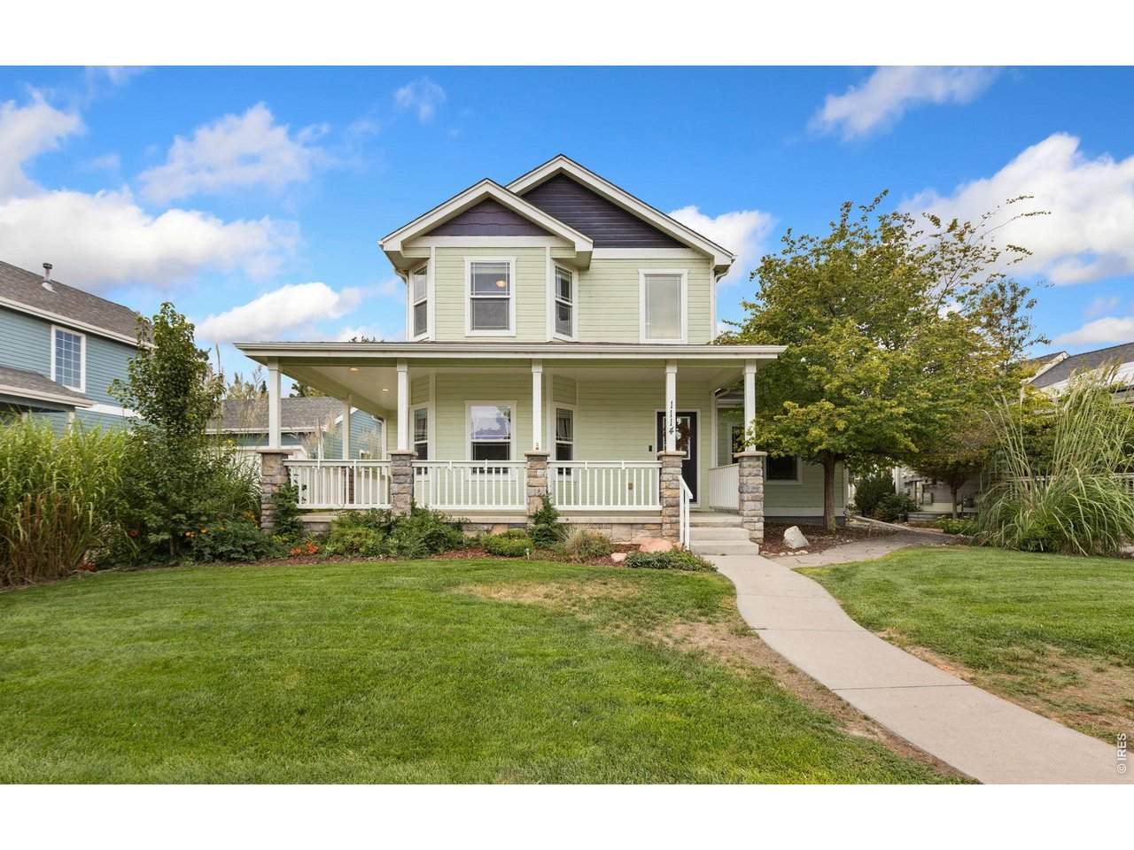 1114 Crescent Dr - Photo 1