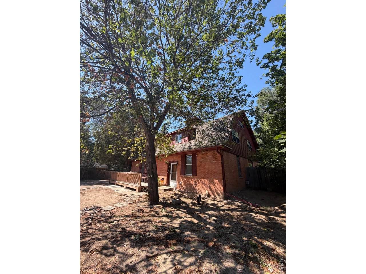 209 Roosevelt Ave - Photo 1