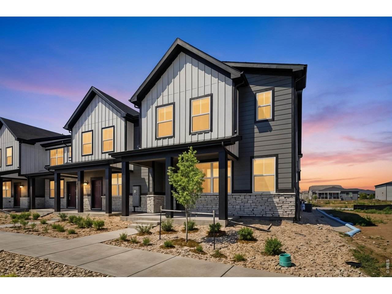 1590 Riverplace Dr - Photo 1