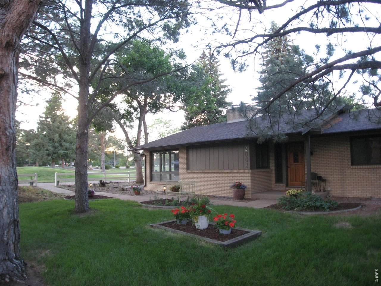 2002 Country Club Rd - Photo 1