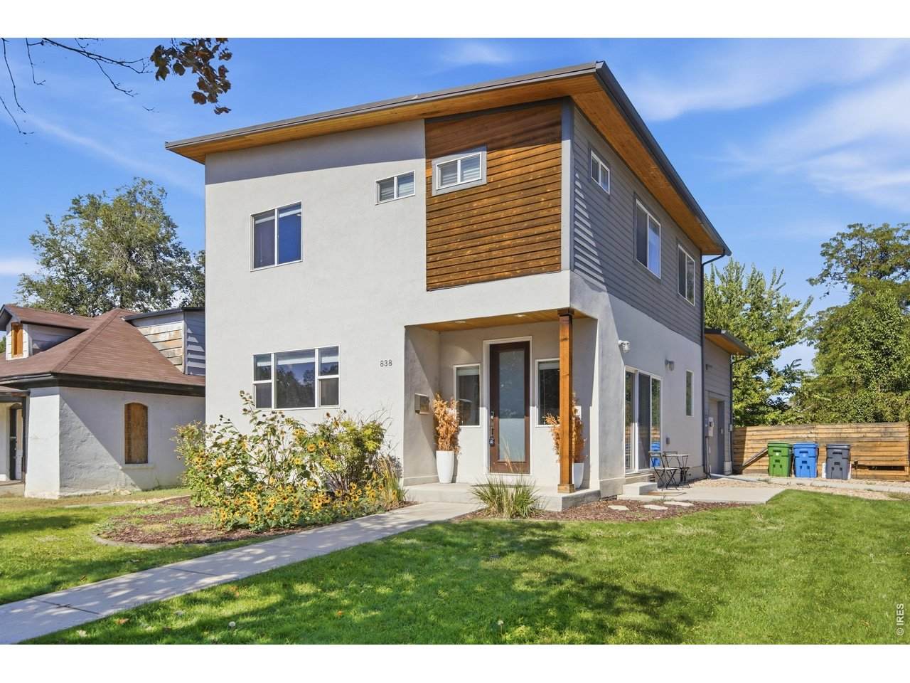 838 Myrtle St - Photo 1