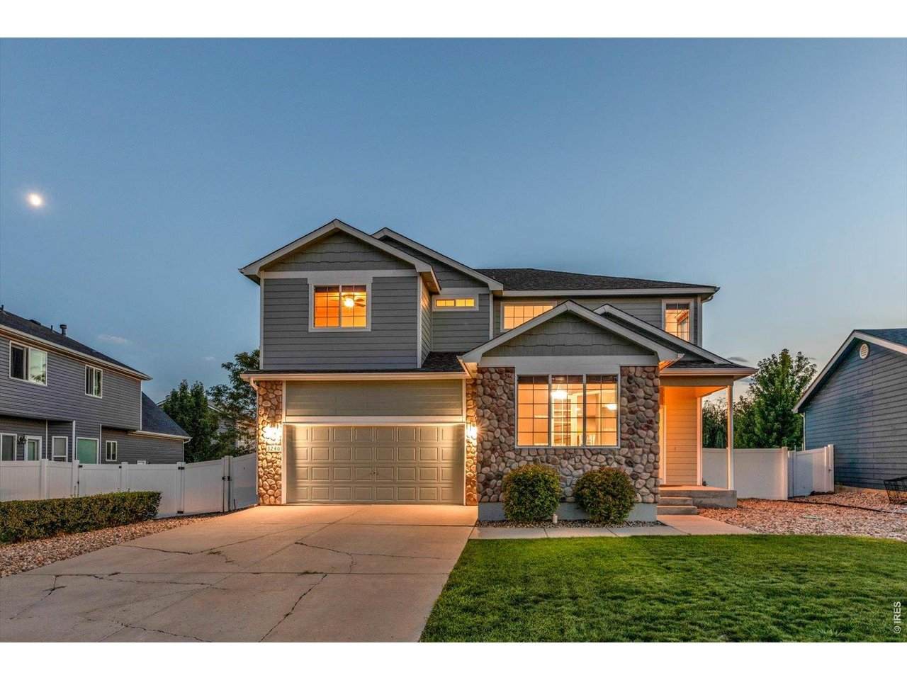 3240 Silverbell Dr - Photo 1