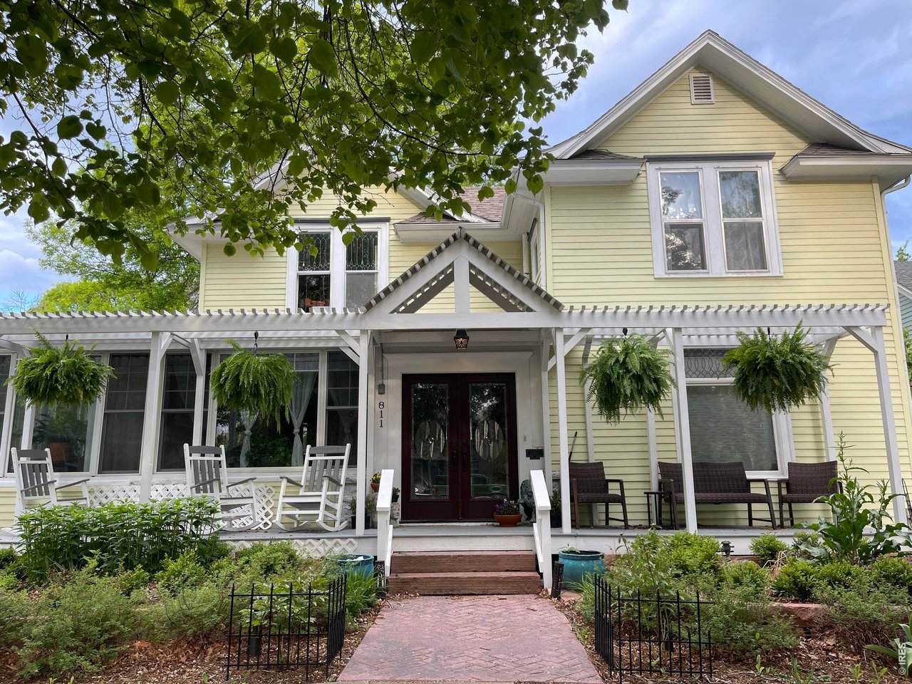 811 Emery St - Photo 1