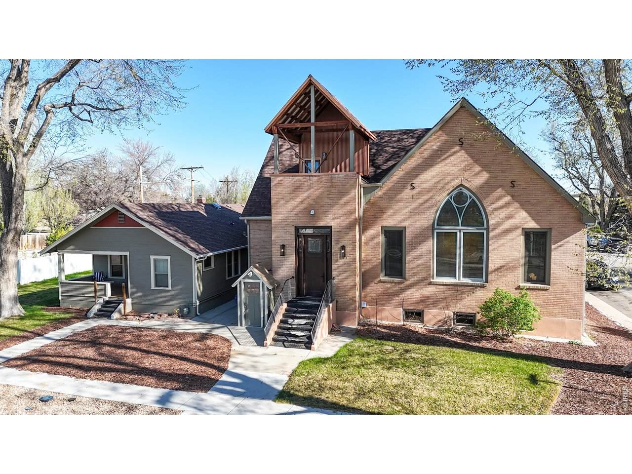 809 Charlotte St - Photo 1