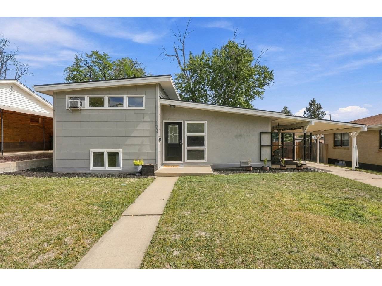1654 Perry St - Photo 1