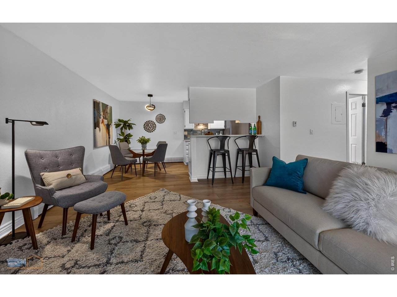 695 Manhattan Dr - Photo 1