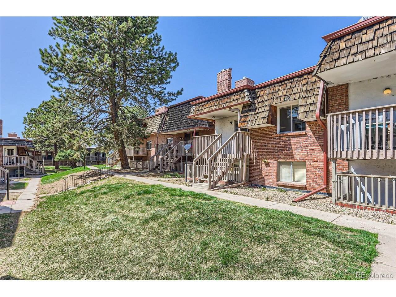 5491 Warren Ave - Photo 1