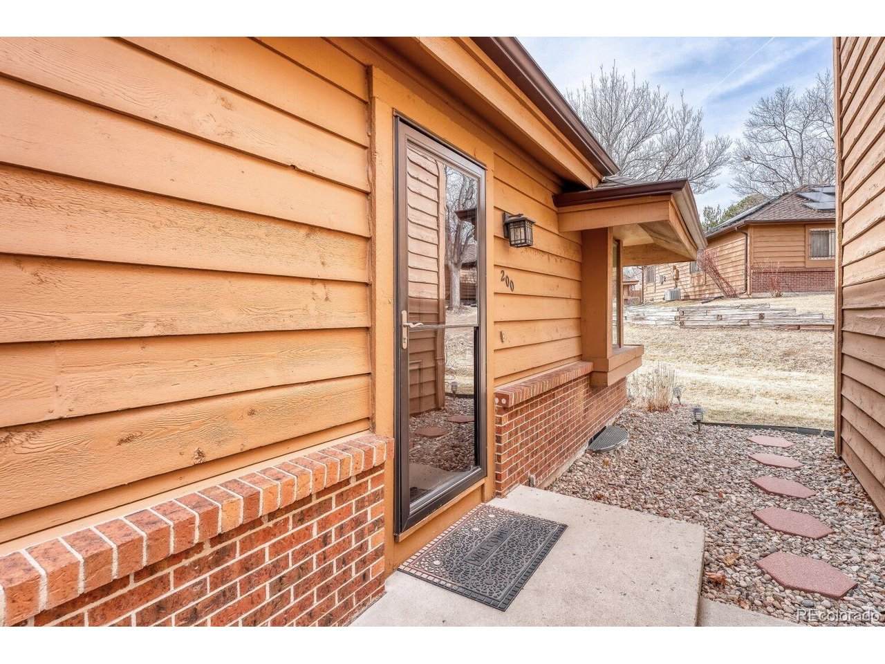 200 Dearborn Cir - Photo 1