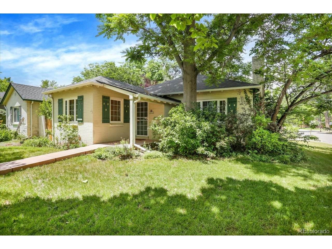 695 Dahlia St - Photo 1