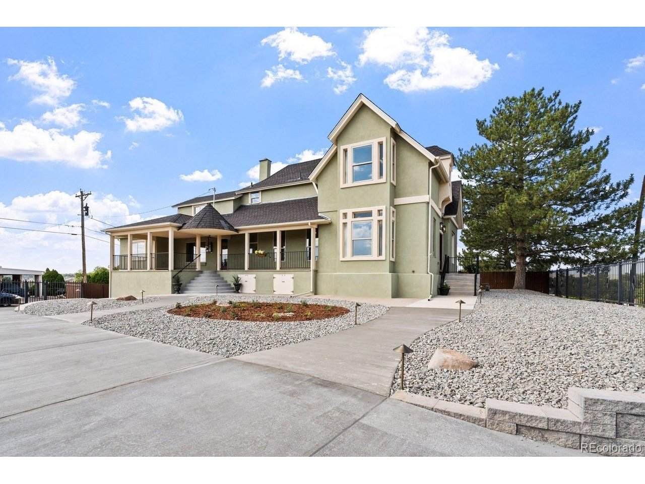 708 18th St - Photo 1