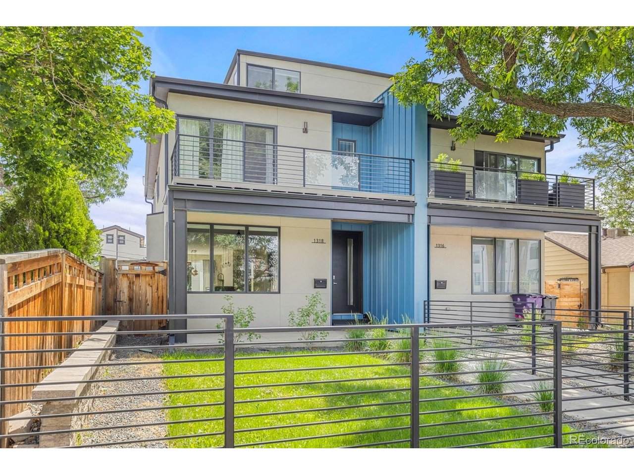 1318 Perry St - Photo 1
