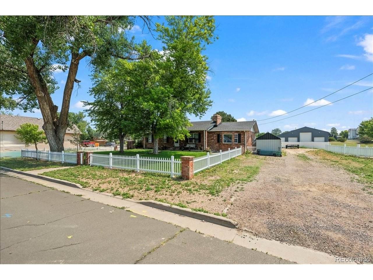 214 Johnson St - Photo 1